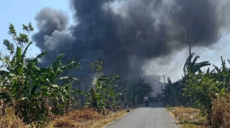 Kebakaran di TPST Kedungrandu Berhasil Dijinakkan, Butuh Enam Mobil Pemadam