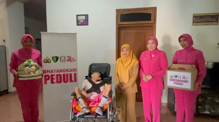 Polres Tegal Salurkan Bantuan untuk Warga Disabilitas di Pagerbarang