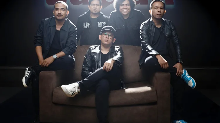 “Aku Bisa Gila” Tentang Penyesalan yang Selalu Datang di Akhir