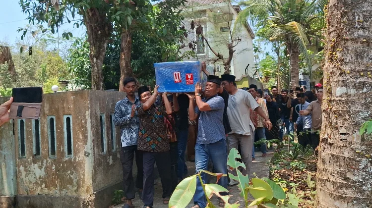 Jenazah Maolana Purwa Korban KM Virgo Transport 8, Dimakamkan di Cilacap