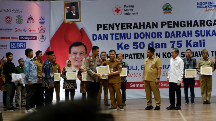 29 Pendonor Darah Asal Kabupaten Tegal Mendapat Penghargaan dari Gubernur Jateng