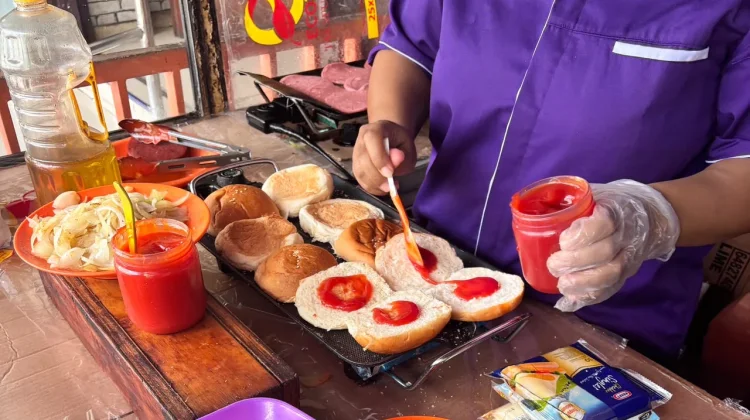 Mengenang Masa Kecil Lewat Burger Aroma Purwokerto Sejak 1988