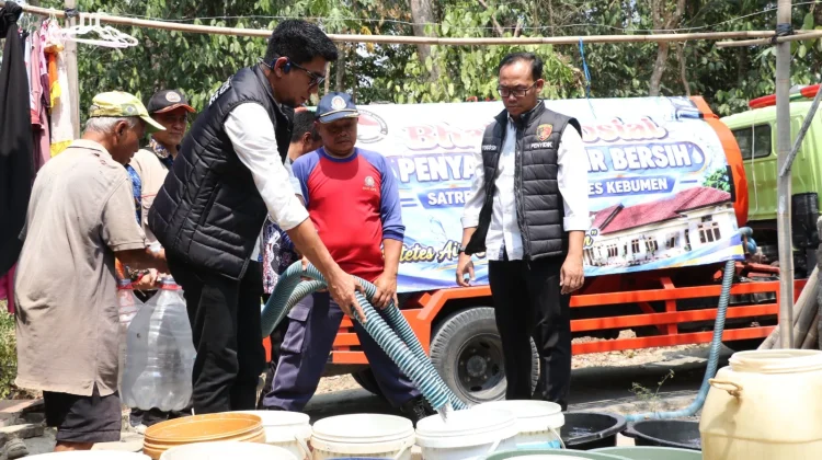 Polres Kebumen Distribusikan 10 Ribu Liter Air Bersih ke Warga Pejagoan