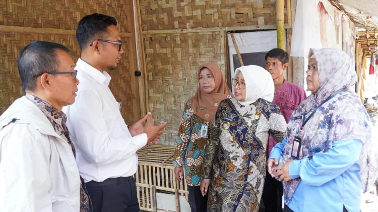 Bupati Kebumen Bantu Bangun Kembali Rumah Warga Prasejahtera