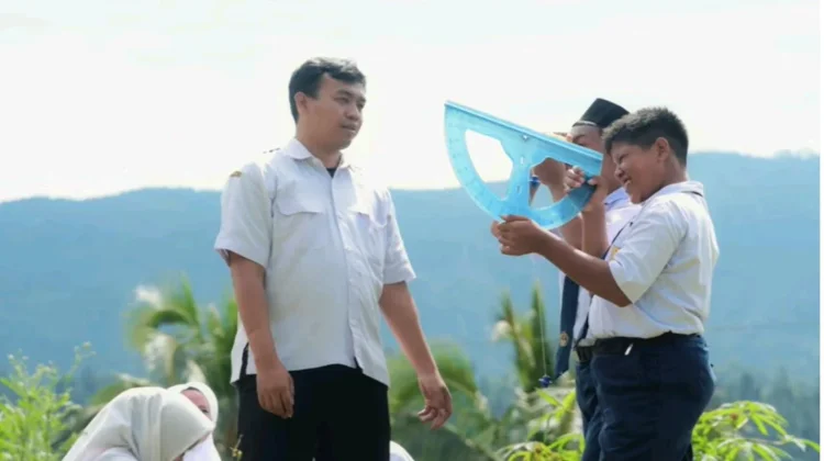 Murid SMPN 3 Pagedongan Buat 'Este Manis' Jadi Solusi Mitigasi