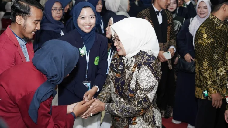 Masuk Era AI, Mahasiswa Baru UNIMUGO Diminta Tak Hanya Andalkan Ijazah