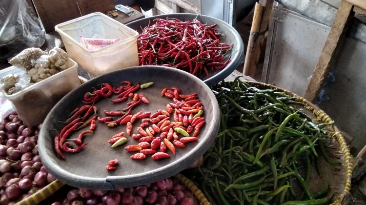Harga Cabai di Pasar Gombong Naik, Pedagang Keluhkan Sepinya Pembeli