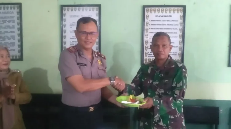 Polsek Slawi Sampaikan Ucapan HUT TNI Ke-81 Perkuat Sinergitas TNI-Polri