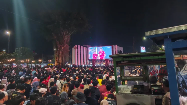 Nobar Dramatis Timnas vs Thailand, Ribuan Suporter Padati Alun-Alun Purwokerto