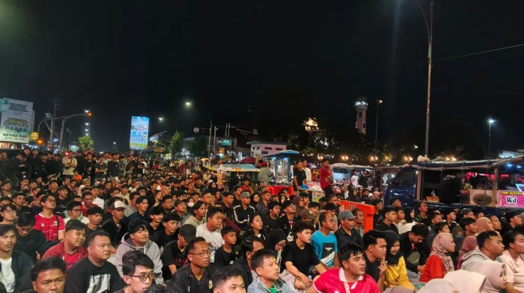 Nobar Dramatis Timnas vs Thailand, Ribuan Suporter Padati Alun-Alun Purwokerto