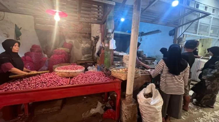 Pasokan Menipis, Harga Bawang Merah di Ajibarang Mulai Naik