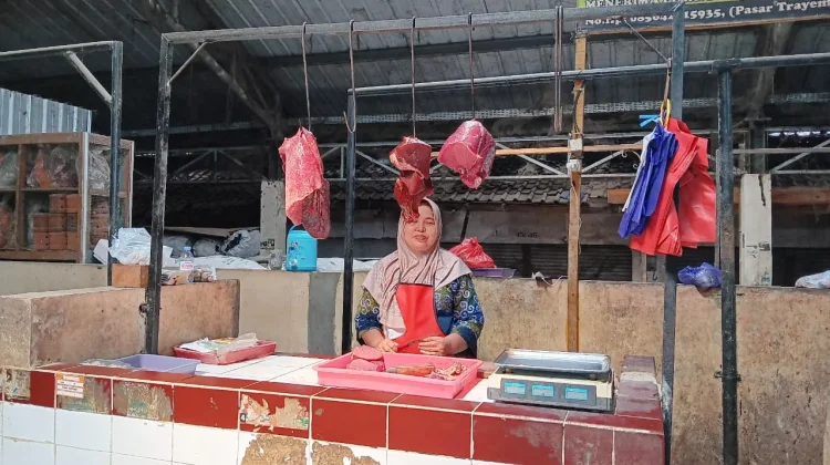 Pasokan Menurun, Harga Daging Sapi di Pasar Trayeman Naik