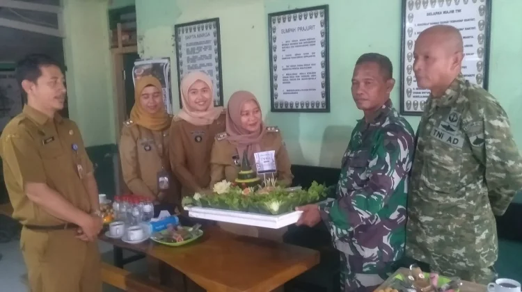 HUT TNI ke-81, Paguyuban Lurah dan Kades Sambangi Koramil Slawi