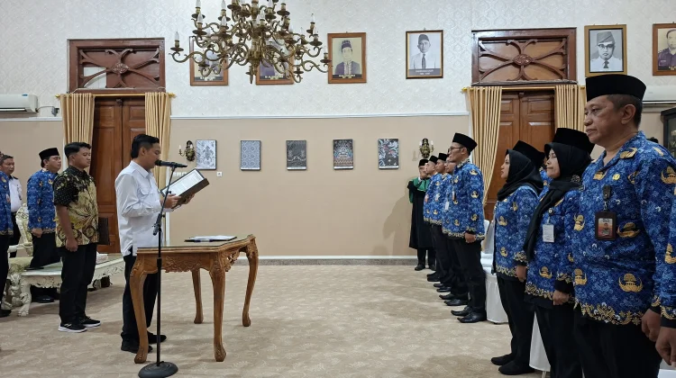 Bupati Cilacap Lantik 14 Pejabat Administrasi dan Fungsional
