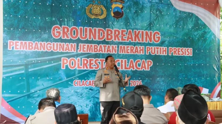 Bantu Akses Warga Polresta Cilacap Bangun Jembatan