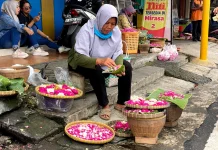 Permintaan Bunga Tabur Meningkat jelang Bulan Ramadhan