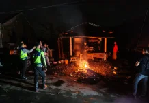 Personel Polres Tegal Amankan Lokasi Bencana Tanah Bergerak Padasari