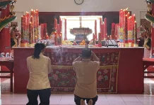 Sembahyang Imlek, Warga Tionghoa Langitkan Doa dan Harapan