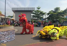 Barongsai Grup Mulia Bakti Meriahkan Stasiun Purwokerto