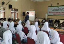 Ketua Komisi C DPRD Jateng Ajak Pelajar Melek Demokrasi