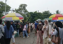 Antusiasme Pengunjung Ramaikan Pasar Ramadan UMP
