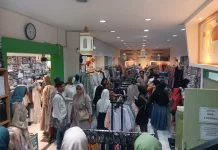 Jelang Lebaran, Toko Pakaian di Banyumas Ramai Diserbu Pembeli