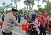 Gandeng Media, Polresta Cilacap Berbagi Takjil Ramadan dan Santunan Anak Yatim