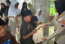 Polres Purbalingga Bagikan Takjil dan Makanan Buka Puasa di Pondok Pesantren