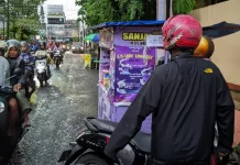 Hujan Tak Menyurutkan Masyarakat Purbalingga Berburu Takjil