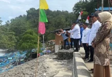 Menteri KKP Tinjau Kampung Nelayan Merah Putih Karang Duwur