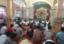 Ramadan Penuh Berkah, Sholat Dzuhur di Masjid Darusalam Tetap Ramai