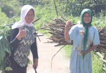 Senyum Kebanggaan Petani Cikuya saat Jalan Baru TMMD Terwujud