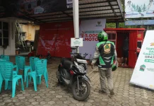 Pengemudi Ojek Manfaatkan Servis Motor Gratis dari Baznas Banyumas