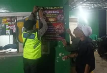Sambil Patroli, Polsek Kalimanah Pasang Imbauan Larangan dan Bahaya Petasan