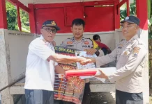 Polsek Kalimanah Bantu Revitalisasi Poskamling di Desa Sidakangen