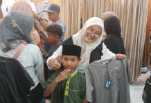 Dompet Dhuafa Purwokerto Ajak Puluhan Anak Yatim Belanja Baju Lebaran