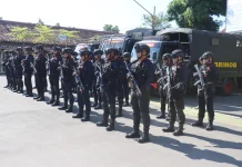 Personel Brimob Perkuat Pelayanan Operasi Ketupat Candi 2026 di Tegal
