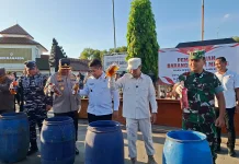 Ratusan Botol Miras dan Knalpot Brong Dimusnahkan Polresta Cilacap