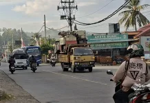 Kendaraan Pemudik Mulai Melintas di Pertigaan Jeruklegi, Arus Masih Landai