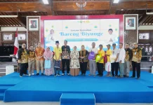Bupati Kebumen Berbagi Kebahagiaan dengan 300 Tukang Becak, Porter, dan Difabel