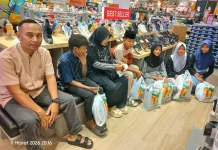 SLKT Kabupaten Tegal Salurkan Zakat Beras dan Ajak Anak Yatim Belanja Lebaran