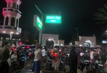 Masjid Agung Darussalam Cilacap Dipadati Jamaah di Penghujung Ramadan