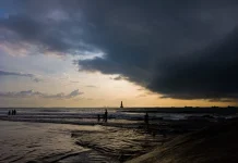 Waspada dan Utamakan Keselamatan saat Berwisata di Pantai