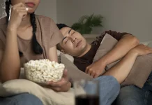 Sering Ketiduran saat Nonton TV atau Film, Simak Penjelasan Ilmiahnya
