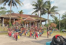 Kesenian Ebeg Warnai Suasana Lebaran Masyarakat Kaliputih
