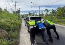 Polisi Sigap Urai Kemacetan di Tanjakan Guci