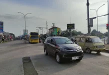 Persimpangan EXit Tol Tegal Mulai Ramai Dilalui Pemudik