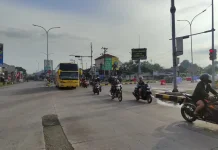Cegah Kemacetan, Petugas Lakukan Patroli dan Pengalihan Arus di Exit Tol Adiwerna