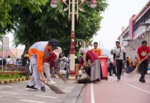 Sinergi Pasca-Idulfitri, KORPRI Kebumen Resik-Resik Alun-Alun