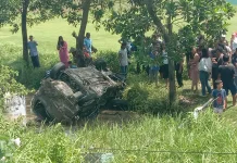 Sebuah Mobil Tertemper Kereta di Kesugihan Cilacap